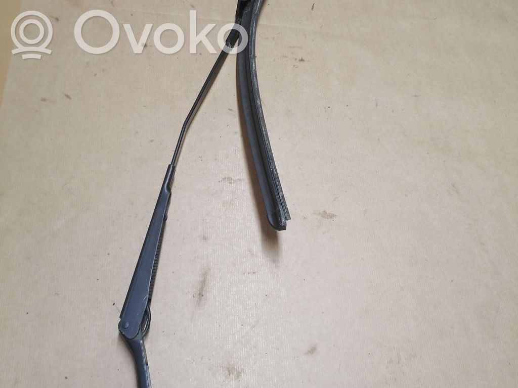 Ford Focus Front wiper blade arm 