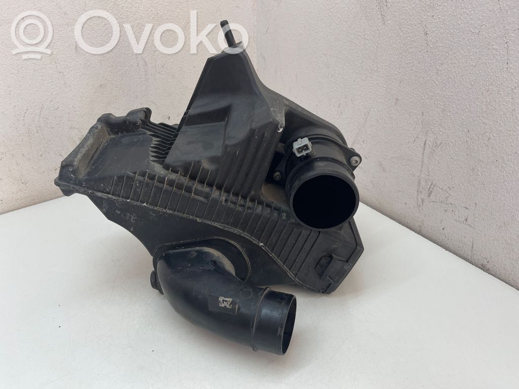 Renault Clio III Air filter box 