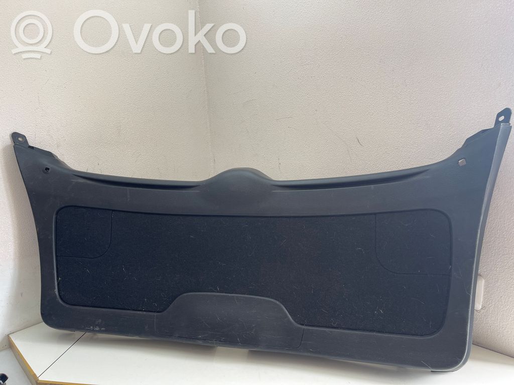 Subaru Outback Takaluukun alaosan verhoilu 