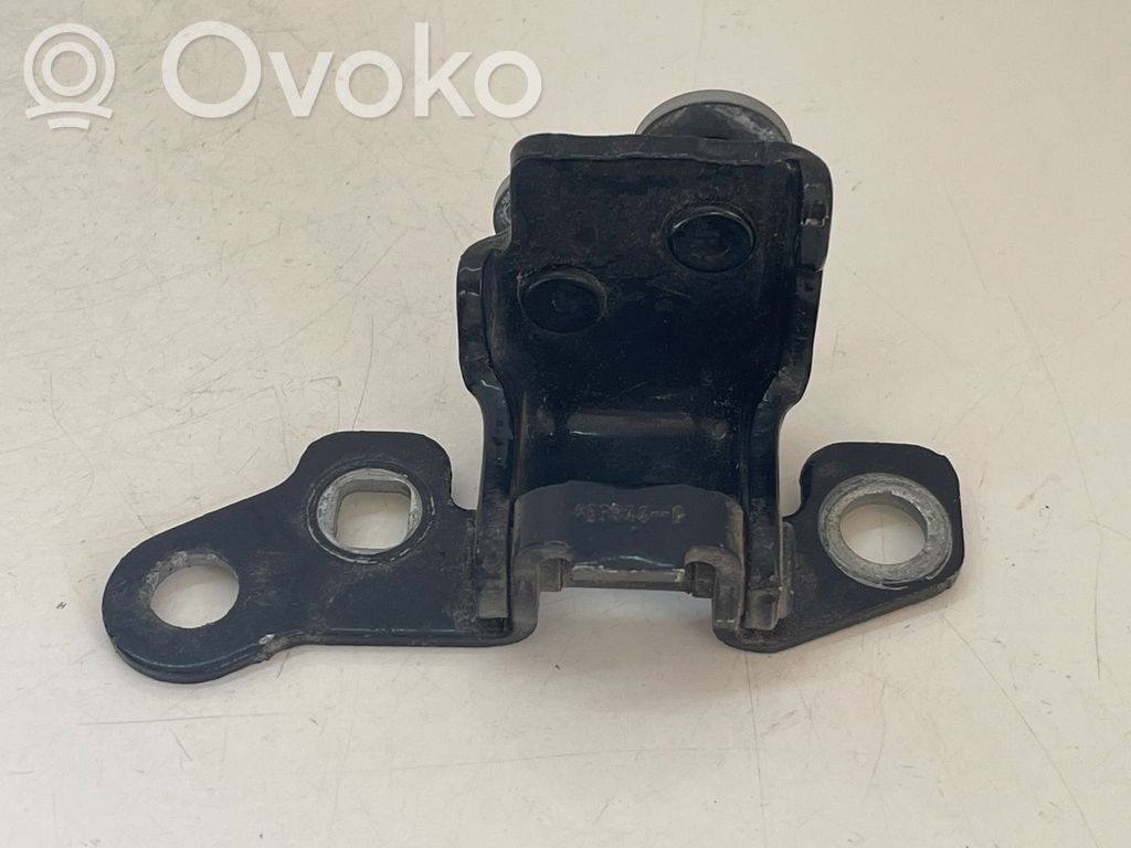 Renault Clio III Rear door upper hinge 