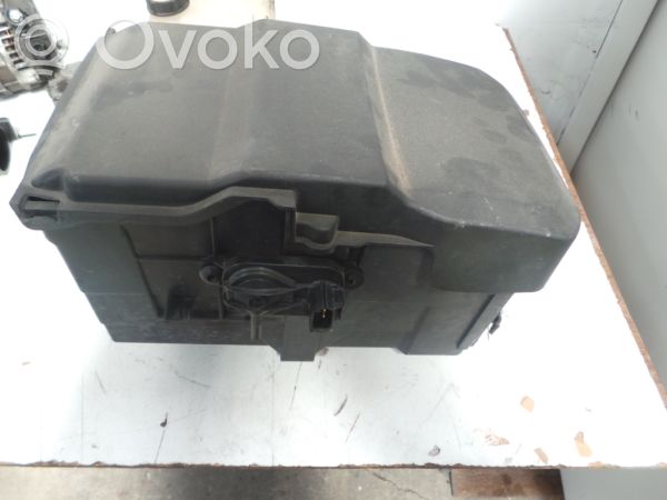 Akumuliatoriaus dėžė   4M5110723BC,C8C9A