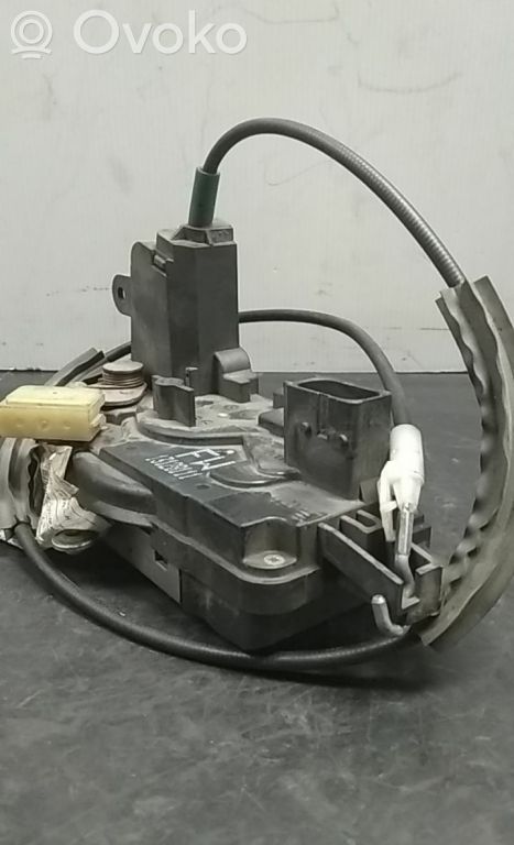 Opel Astra H Priekšpusē slēdzene 