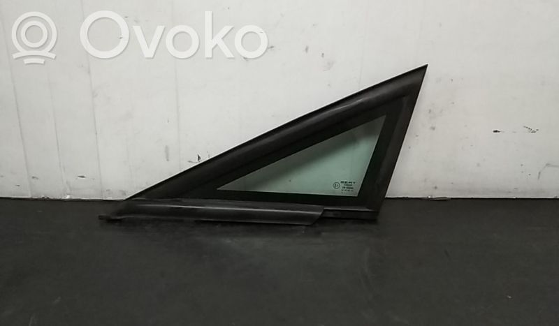 Front triangle window/glass   43R000469,DENTRODACAIXA