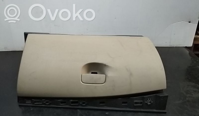 Guantera   681080010R
