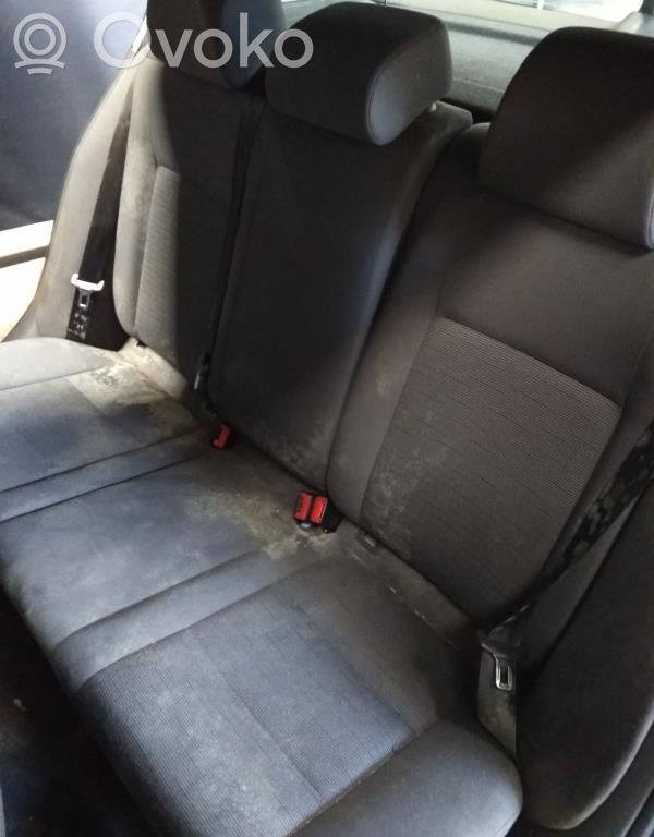 Volkswagen Golf V Aizmugurējais sēdeklis 