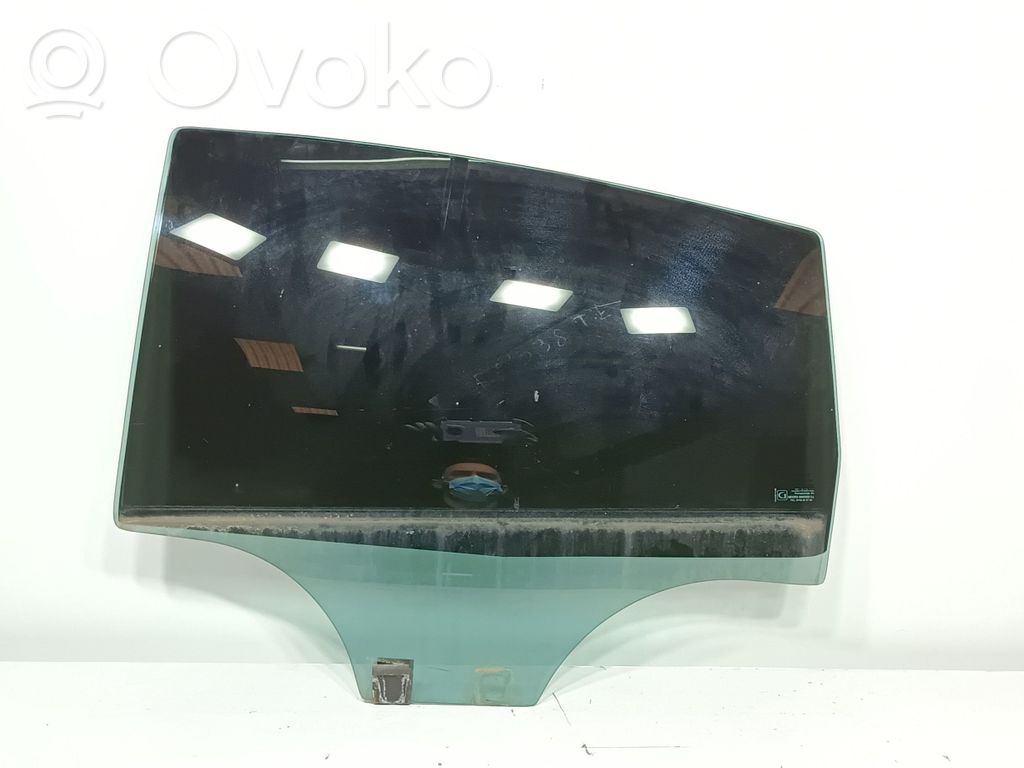 Seat Leon (1P) Rear door window glass 