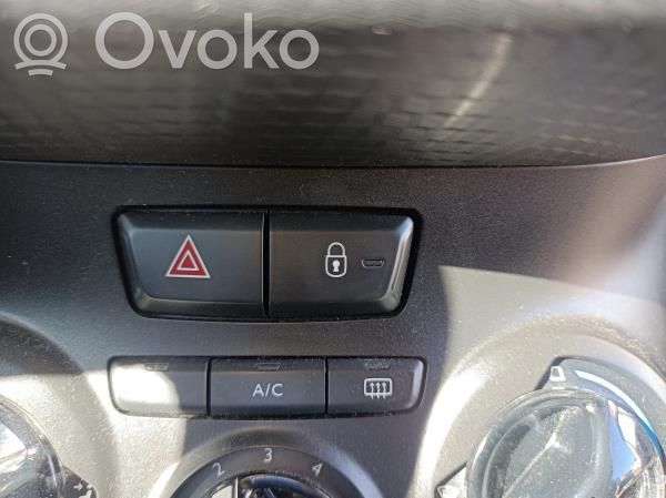 Peugeot 2008 I Botón interruptor de bloqueo de puertas 