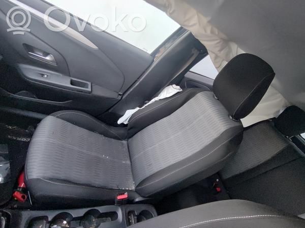 Opel Corsa F Etumatkustajan istuin 