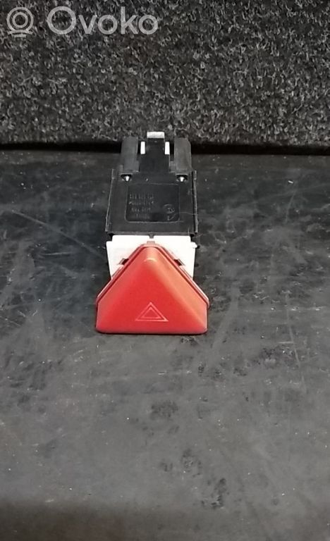 Volkswagen Golf V Hazard light switch 