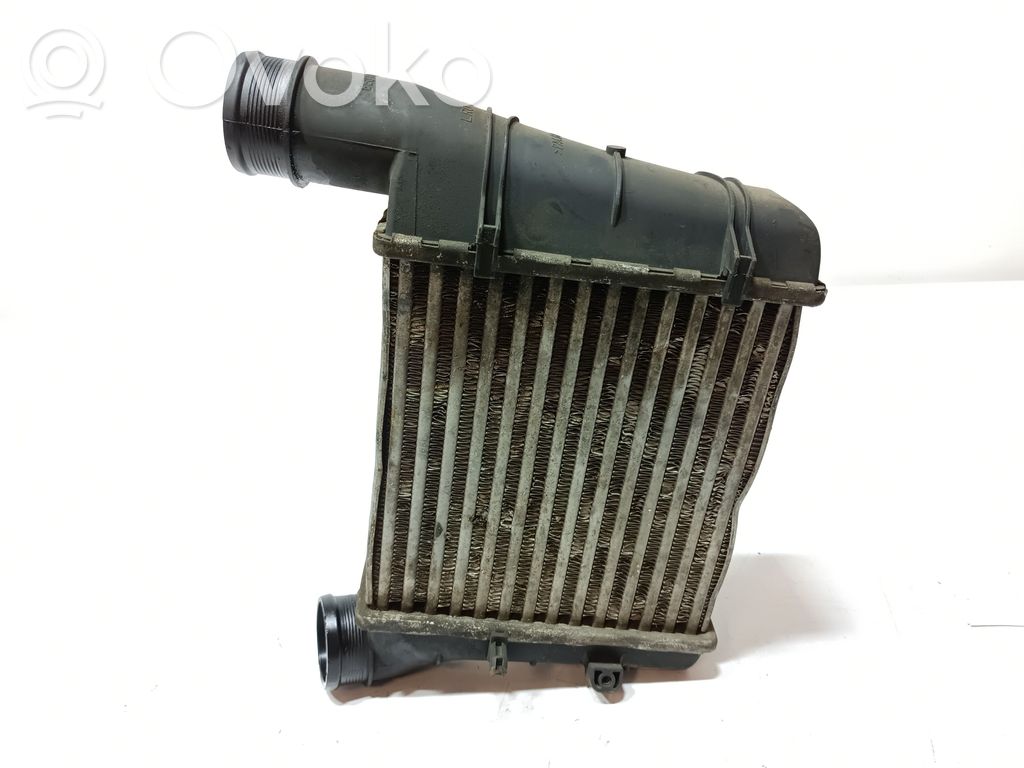 Radiatore intercooler   8E0145805S,DEFEITO