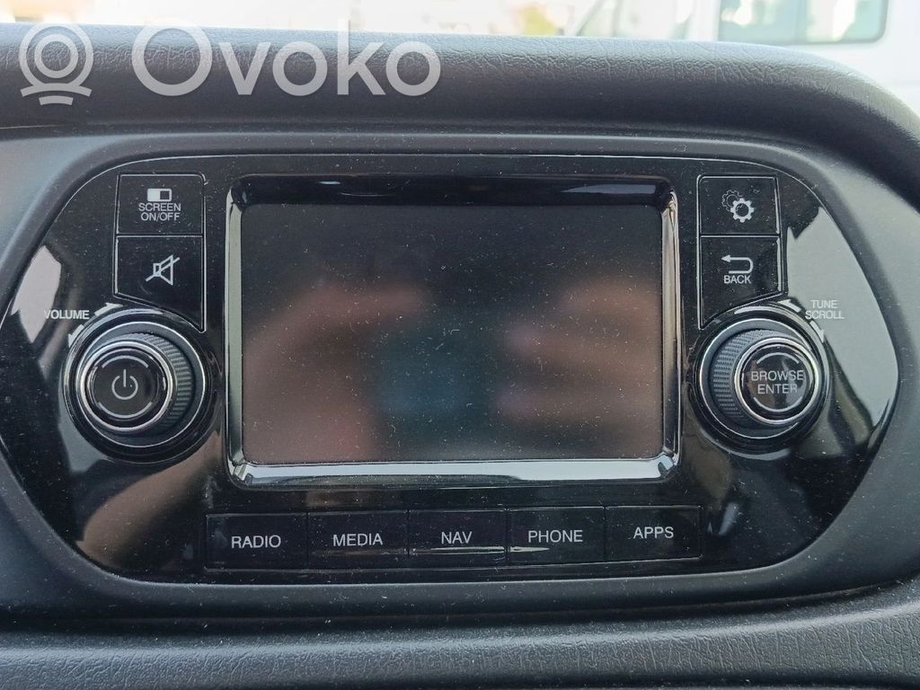 Panel / Radioodtwarzacz CD/DVD/GPS