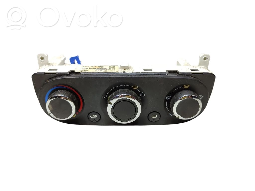 Renault Clio IV Air conditioning (A/C) switch 