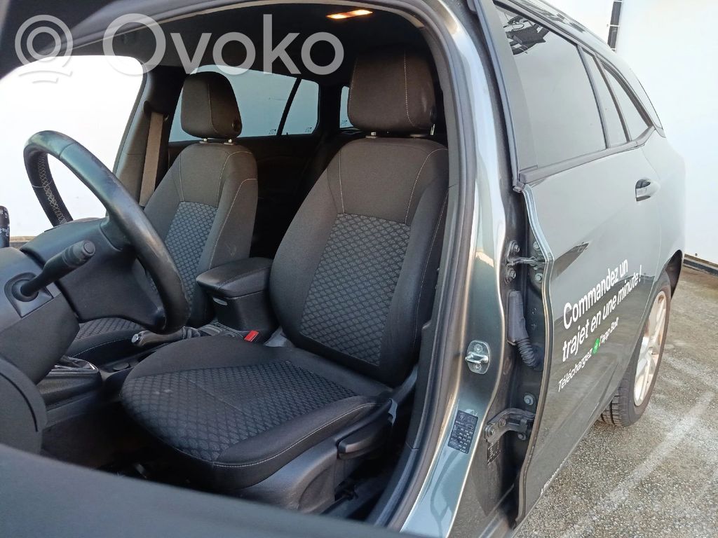 Opel Astra K Sedile anteriore del conducente