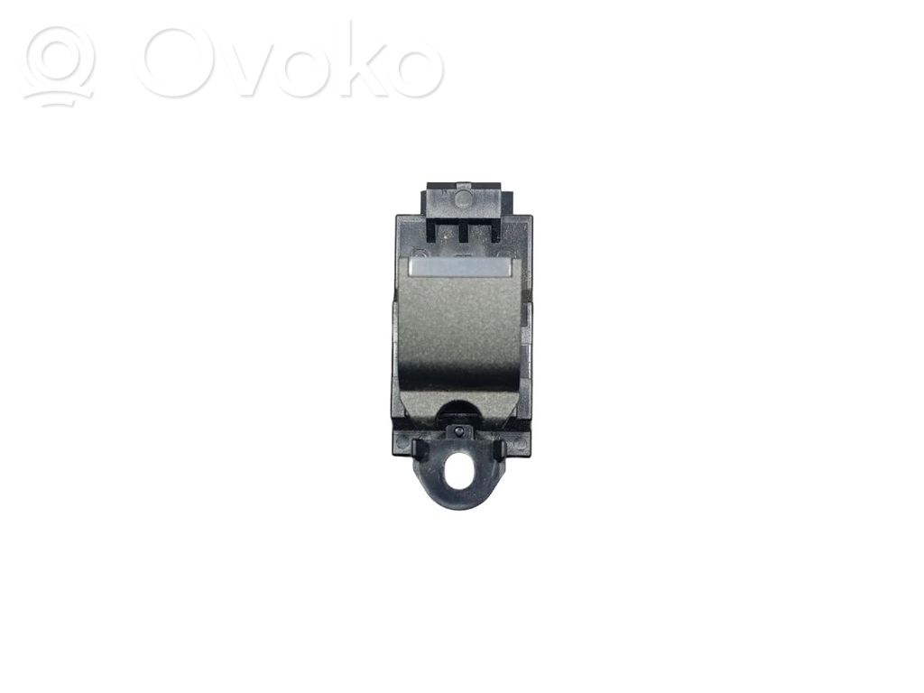 Electric window control switch   BJ3214717AB