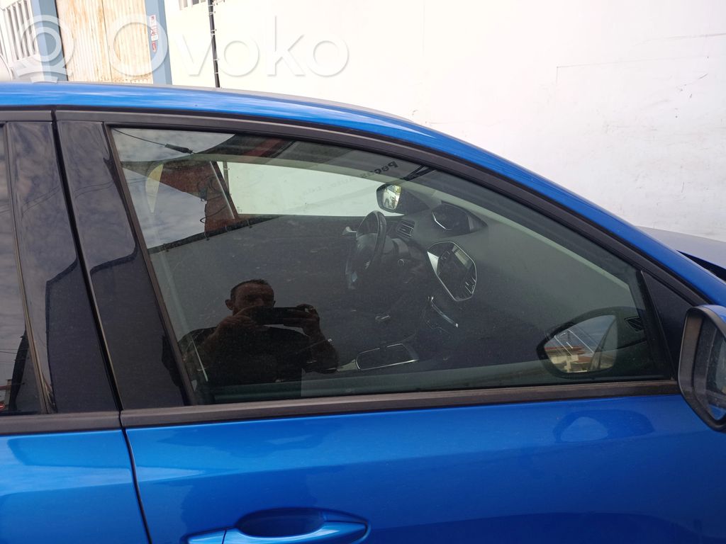 Peugeot 308 Szyba drzwi przednich 