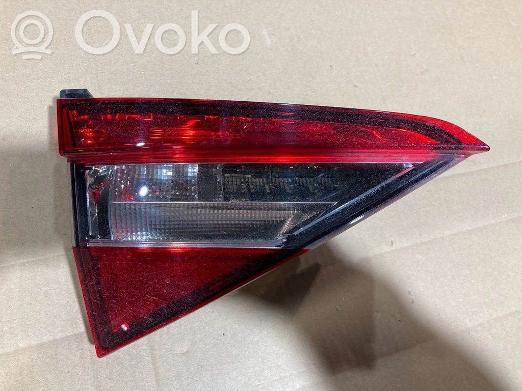Skoda Superb B8 (3V) Lampy tylnej klapy bagażnika 