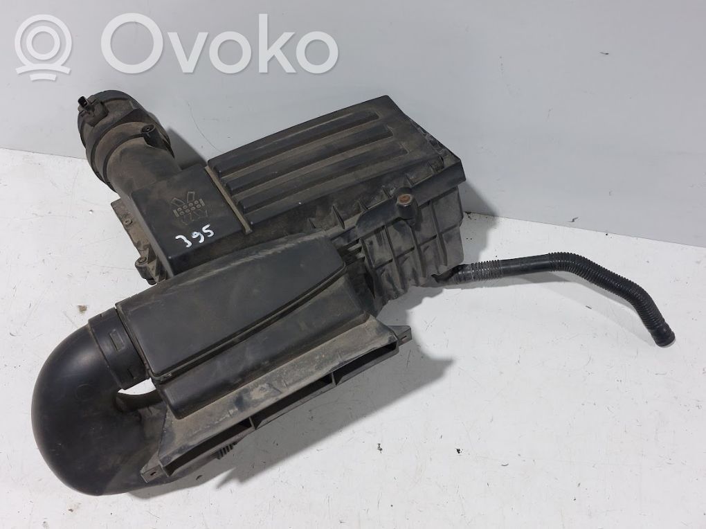 Volkswagen PASSAT B7 Luftfilterkasten 