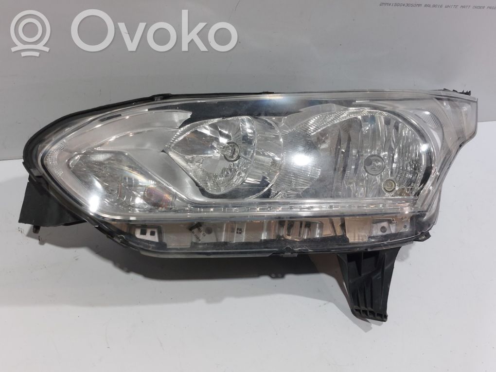 Ford Grand Tourneo Connect Priekinis žibintas 