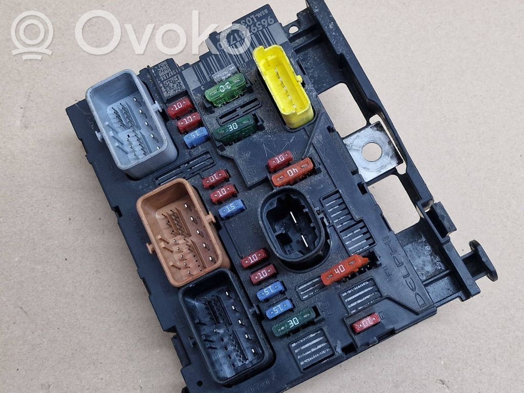 Citroen C3 Fuse module 