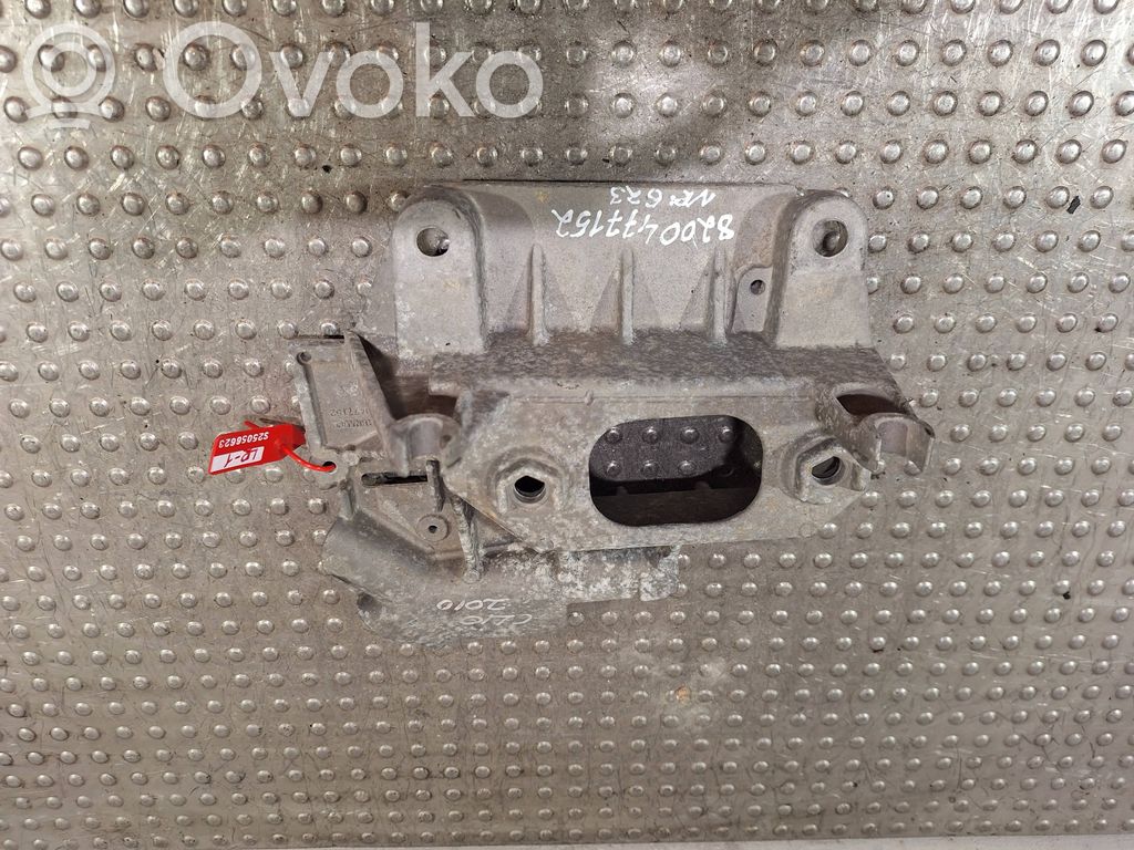 Renault Clio III Engine mounting bracket 