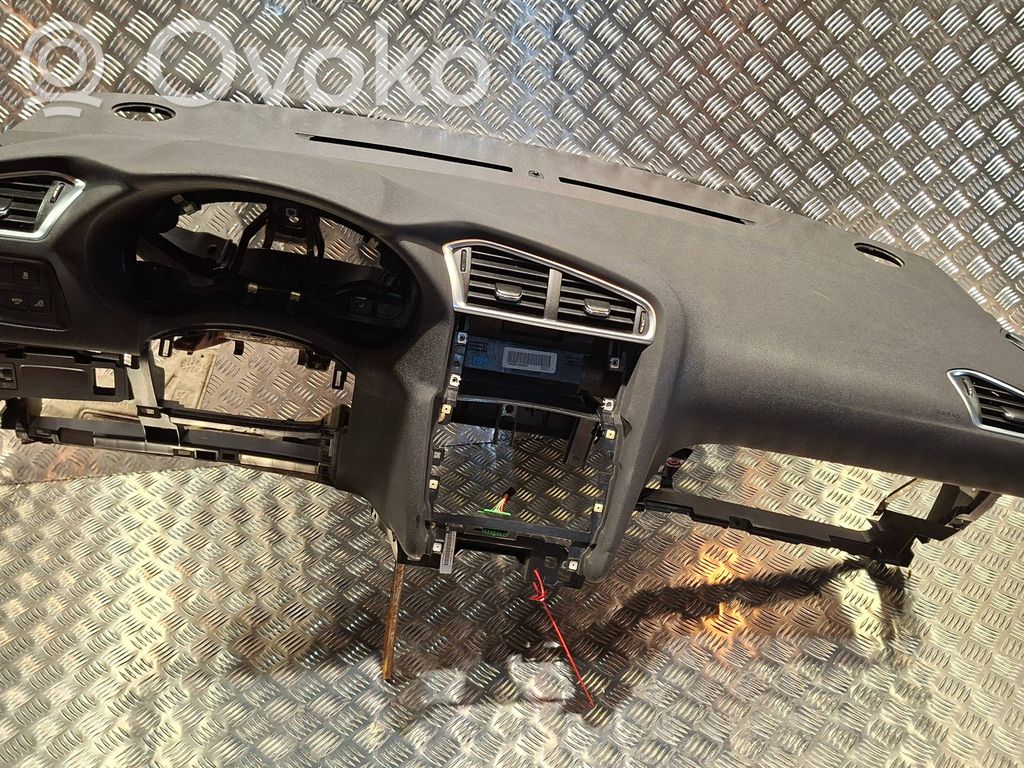 Citroen C4 II Панель 