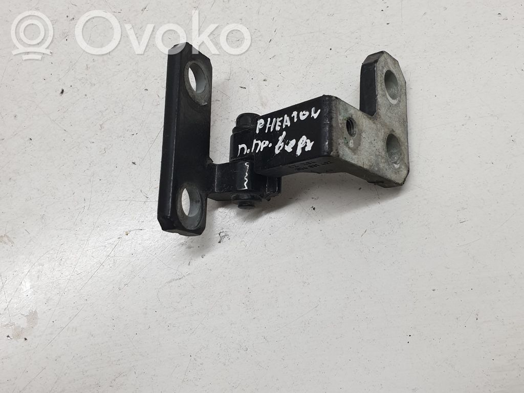 Volkswagen Phaeton Front door upper hinge 