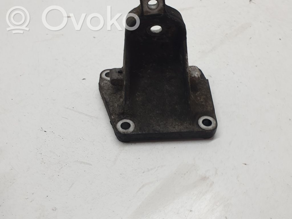 Engine mounting bracket   1093812