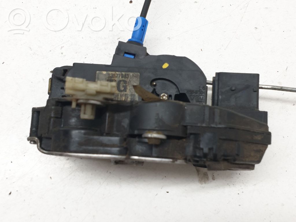 Opel Astra J Priekšpusē slēdzene 