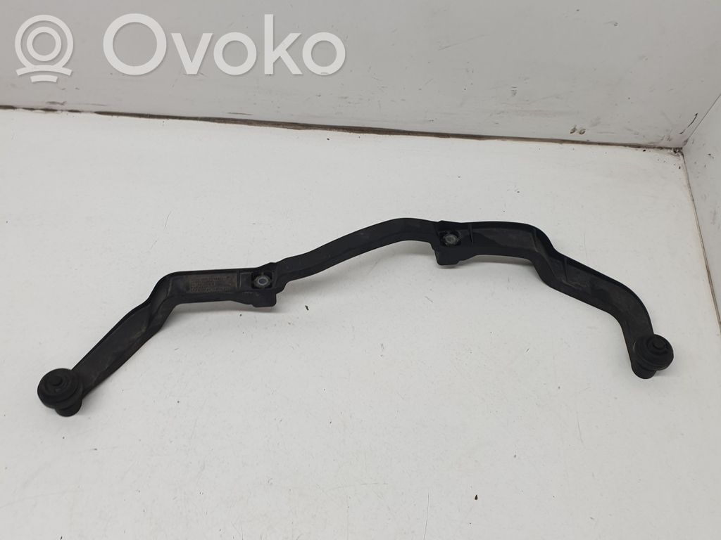 BMW X5 E70 Kita variklio skyriaus detalė 