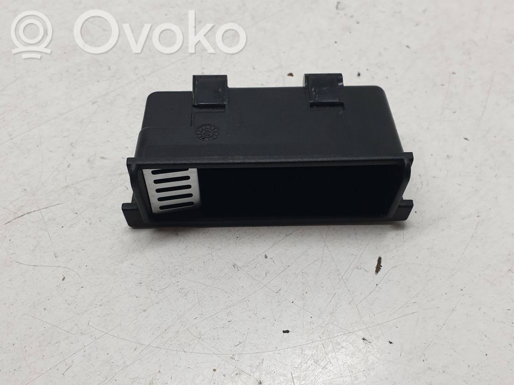 BMW 7 F01 F02 F03 F04 Popielniczka drzwi tylnych 