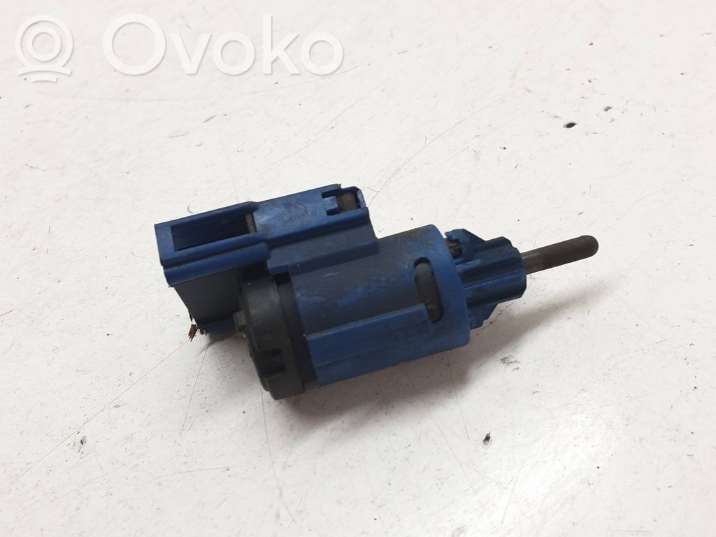 Audi A4 S4 B7 8E 8H Czujnik położenia pedału sprzęgła 