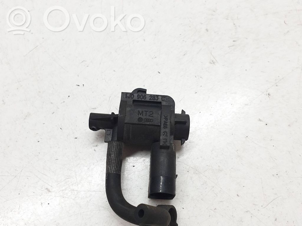 Audi A4 S4 B7 8E 8H Zawór podciśnienia / Elektrozawór turbiny 