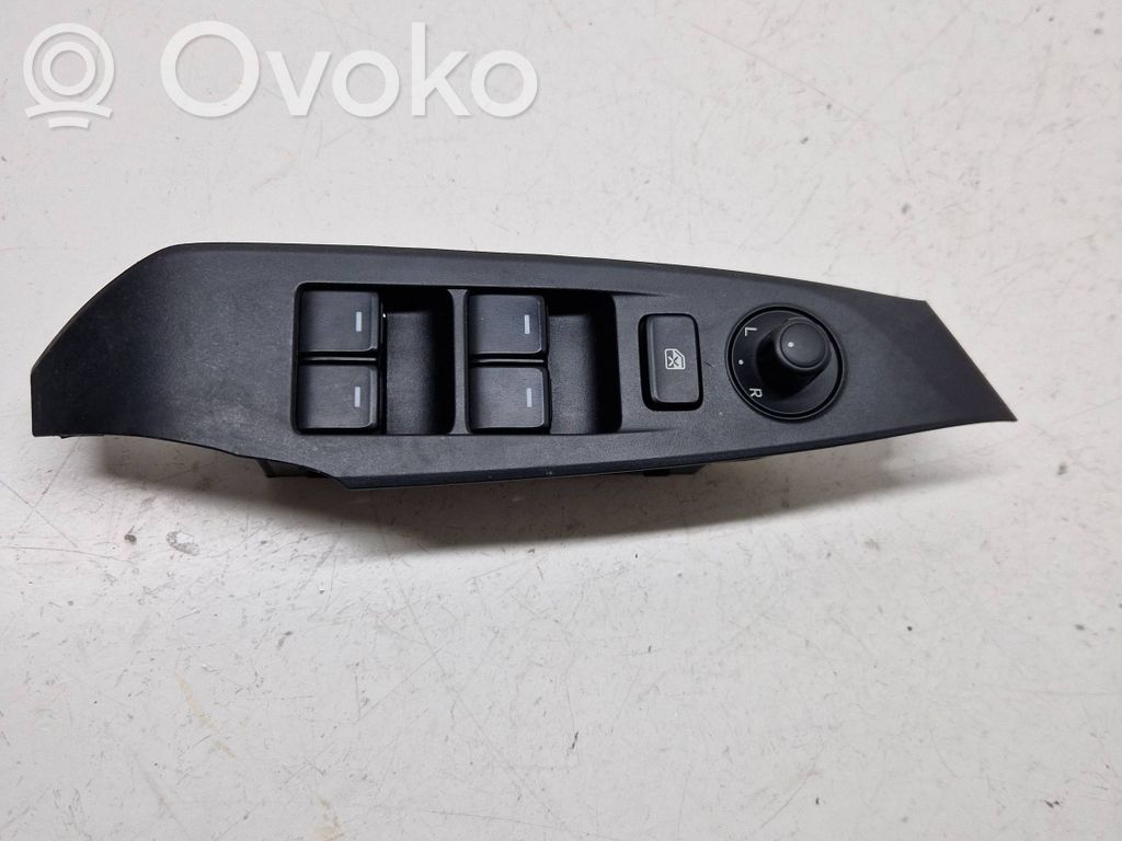 Electric window control switch   GKL166350A,GHP9684L6