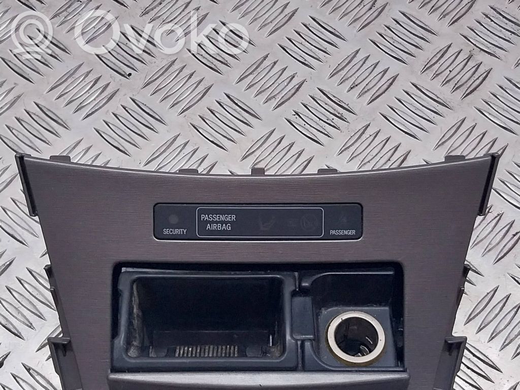 Toyota Avensis T270 Пепельница 