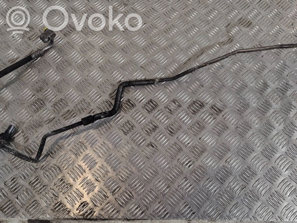 Ilmastointilaitteen putki (A/C)   693946401