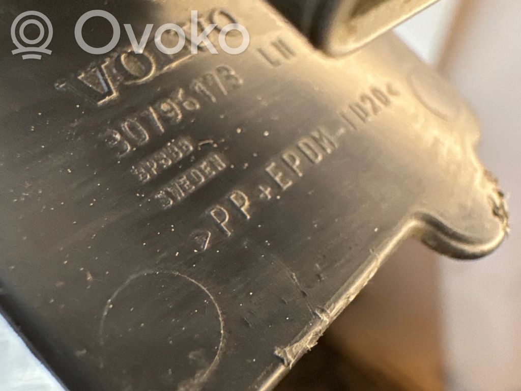 Volvo XC60 Uchwyt przedniego czujnika parkowania PDC 