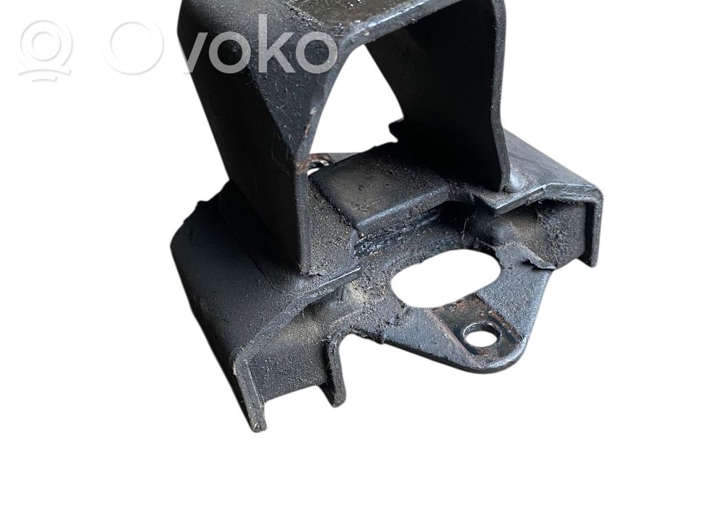 Mitsubishi L200 Engine mounting bracket 