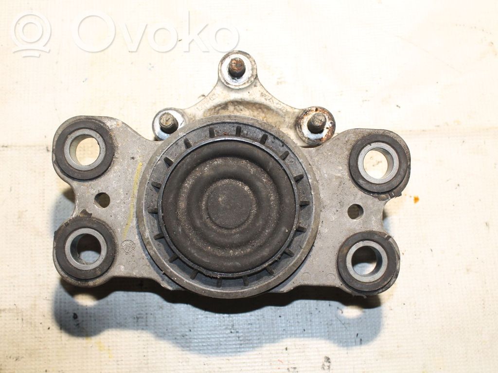 Volvo V60 Engine mount bracket 