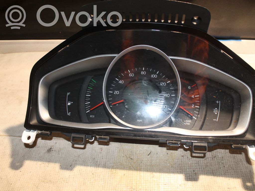 Volvo S60 Spidometras (prietaisų skydelis) 