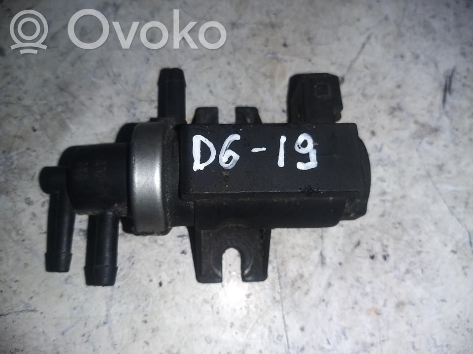 Audi A8 S8 D2 4D Zawór podciśnienia / Elektrozawór turbiny 