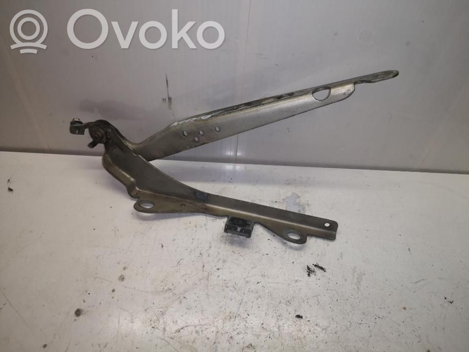 Volvo V70 Tailgate/trunk/boot hinge 