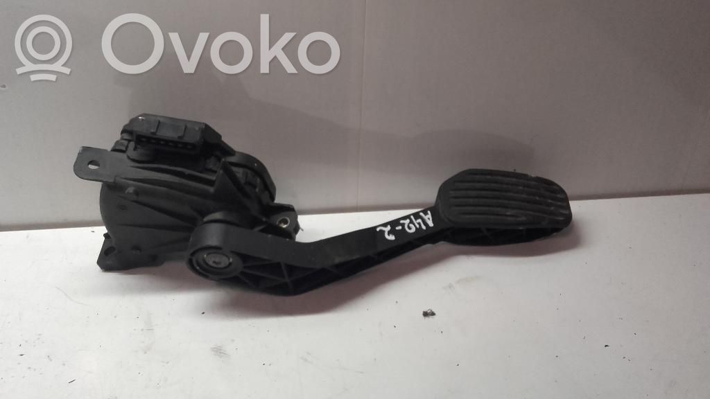 Volvo V70 Akceleratoriaus pedalas 