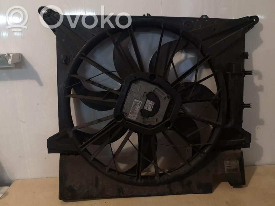 Volvo XC90 Radiator cooling fan shroud 