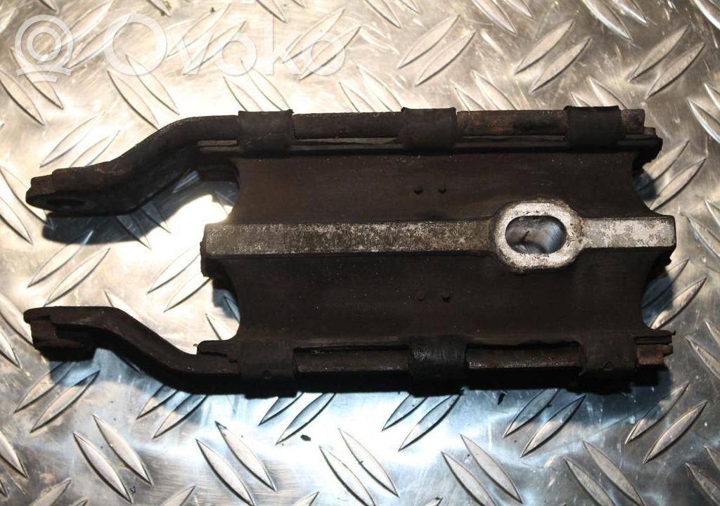 Engine mount bracket   8G9N6P082BA,A17432,A17432
