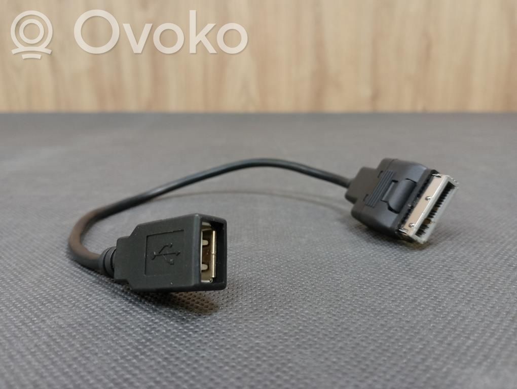 Mercedes-Benz E A207 Gniazdo / Złącze USB 