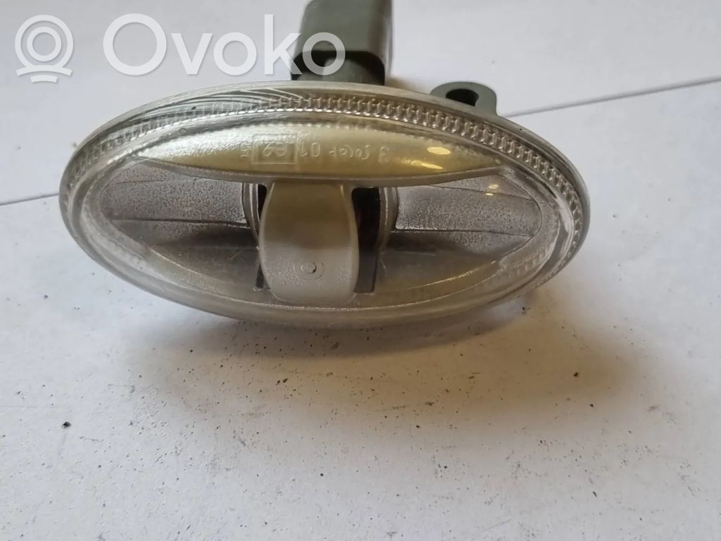 Citroen Berlingo Front fender indicator light 