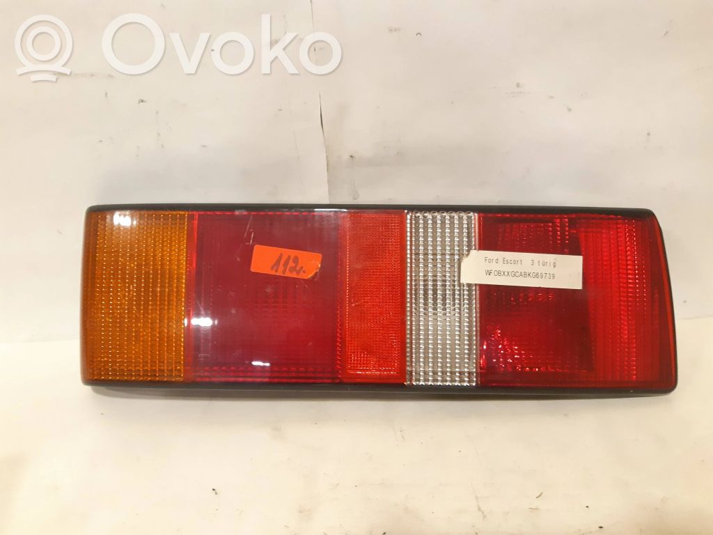 Ford Escort Задний фонарь в кузове 