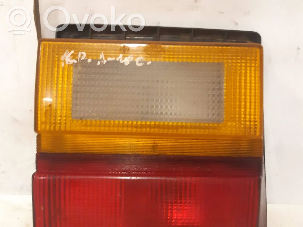 Audi 100 200 5000 C3 Aizmugurējais lukturis pārsegā 