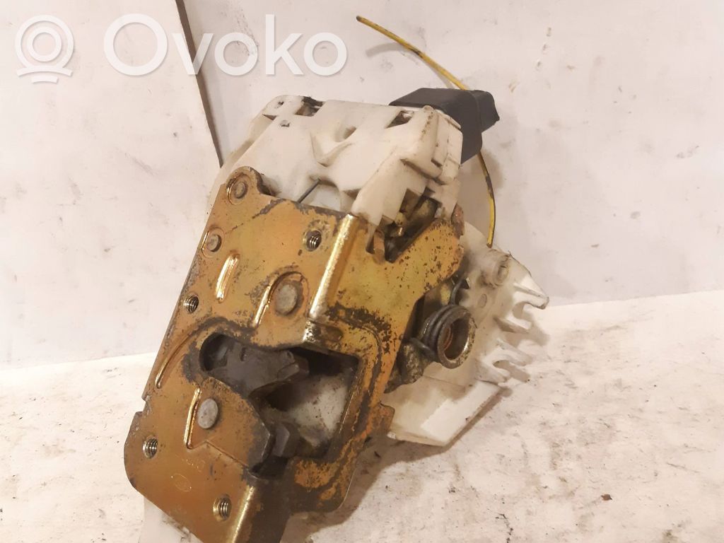 Ford Mondeo Mk III Zamek drzwi przednich 