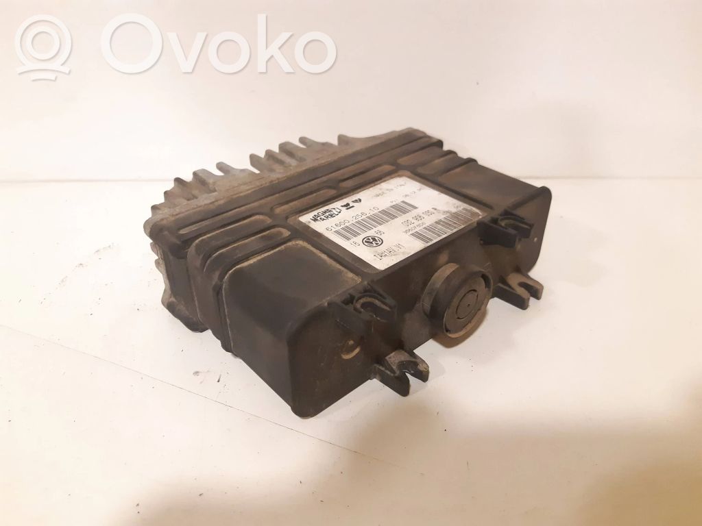 Volkswagen Golf III Engine control unit/module 
